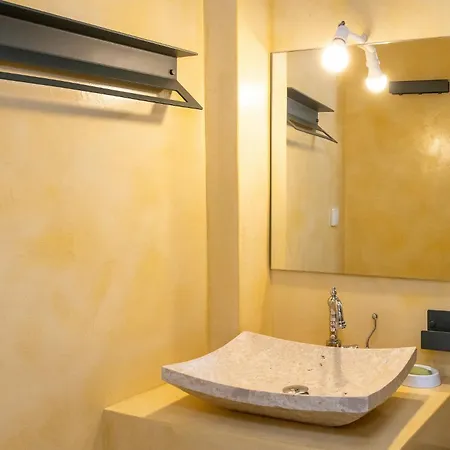 Epavlis Petrou Siwtou Villa Tinos